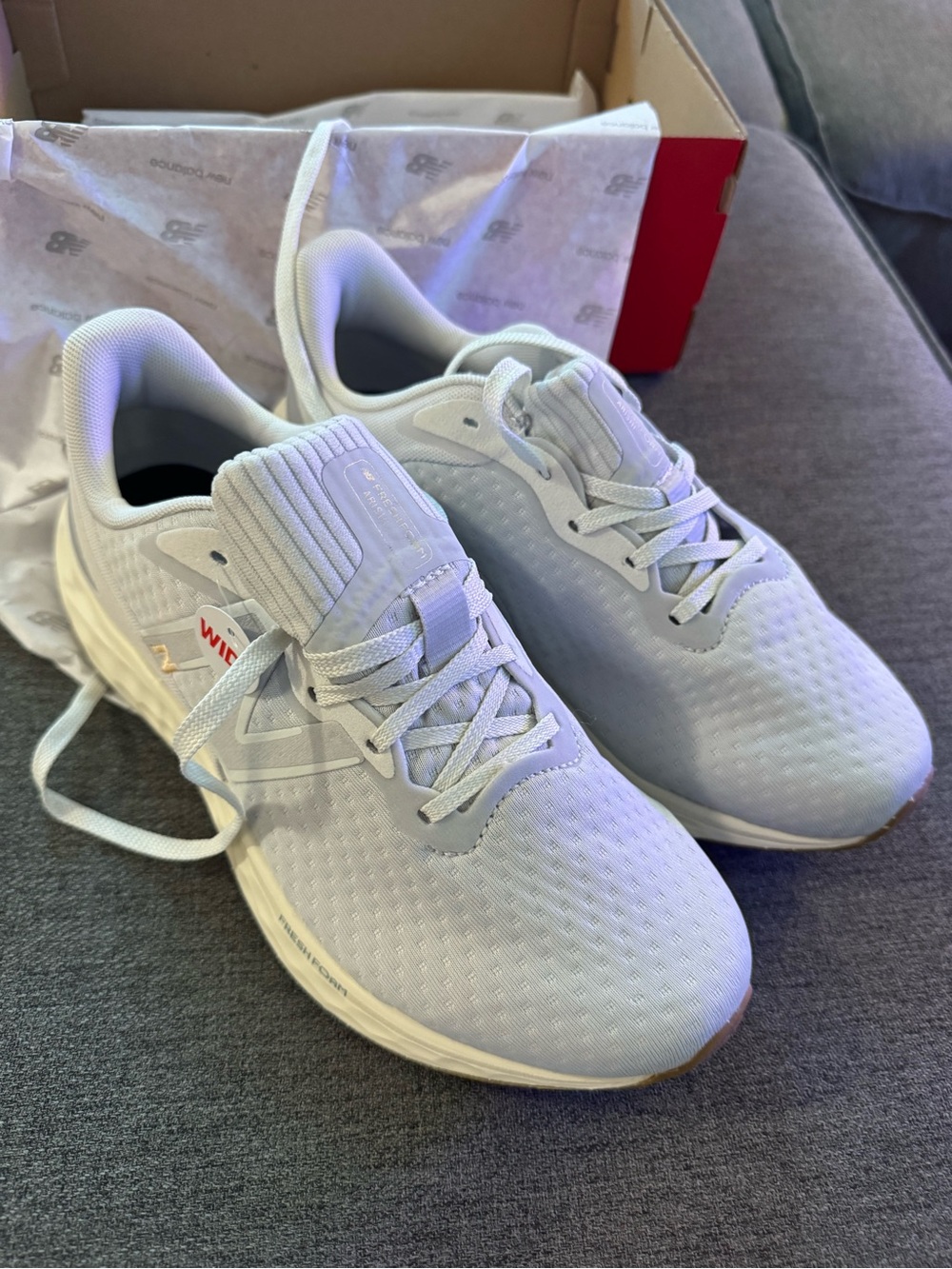 New Balance women’s 9.5 wide Fresh Foam Arishi v4 sneakers